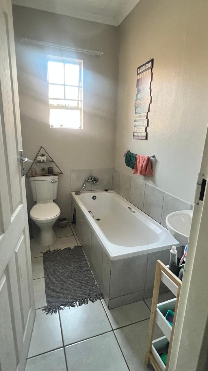 2 Bedroom Property for Sale in Crystal Park Gauteng