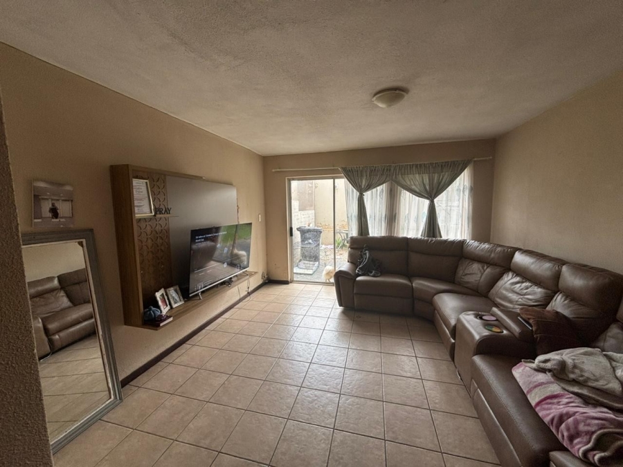 2 Bedroom Property for Sale in Birchleigh Gauteng