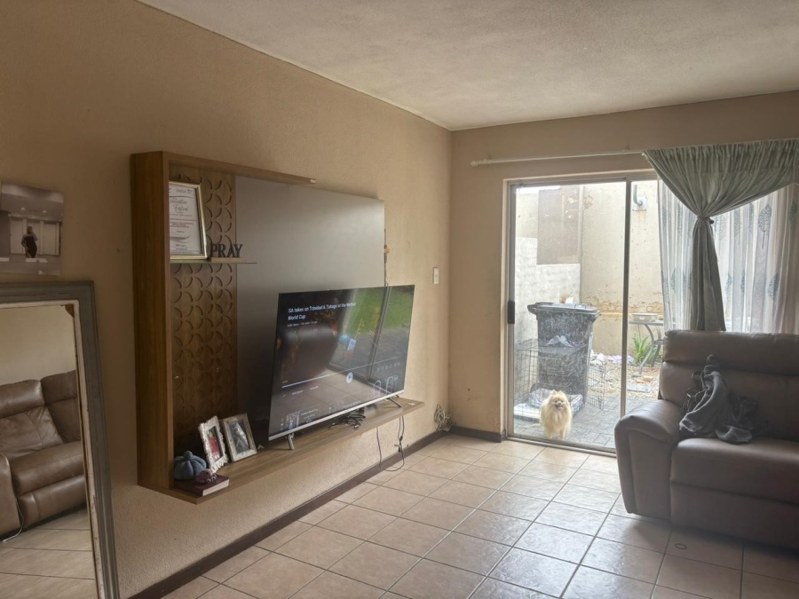 2 Bedroom Property for Sale in Birchleigh Gauteng