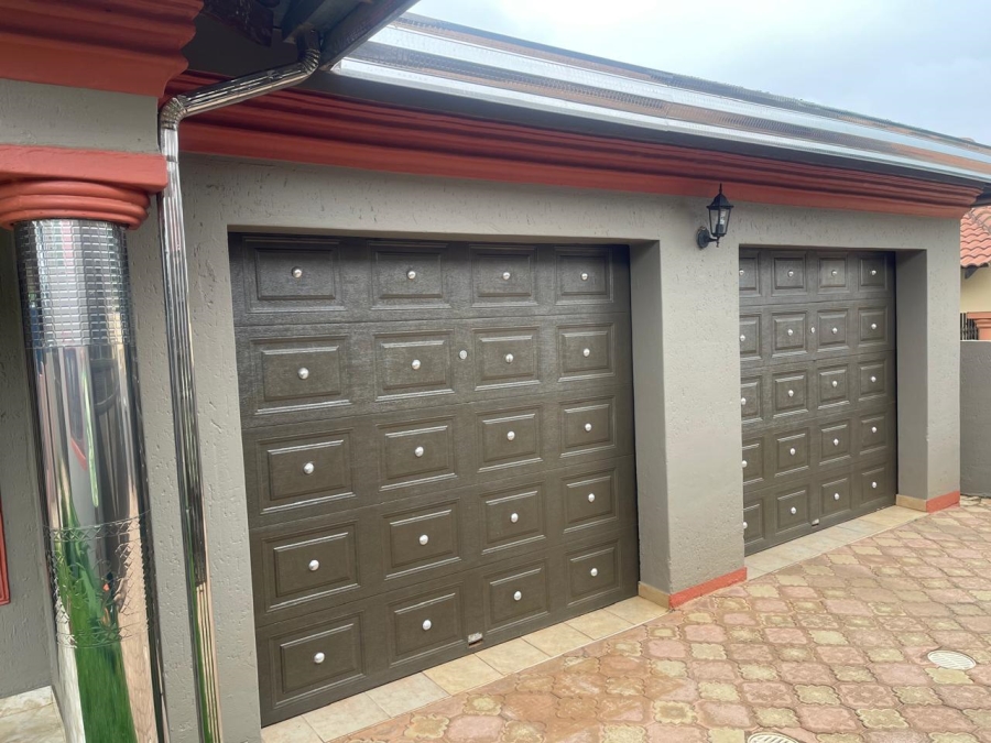 6 Bedroom Property for Sale in Kocksoord Gauteng