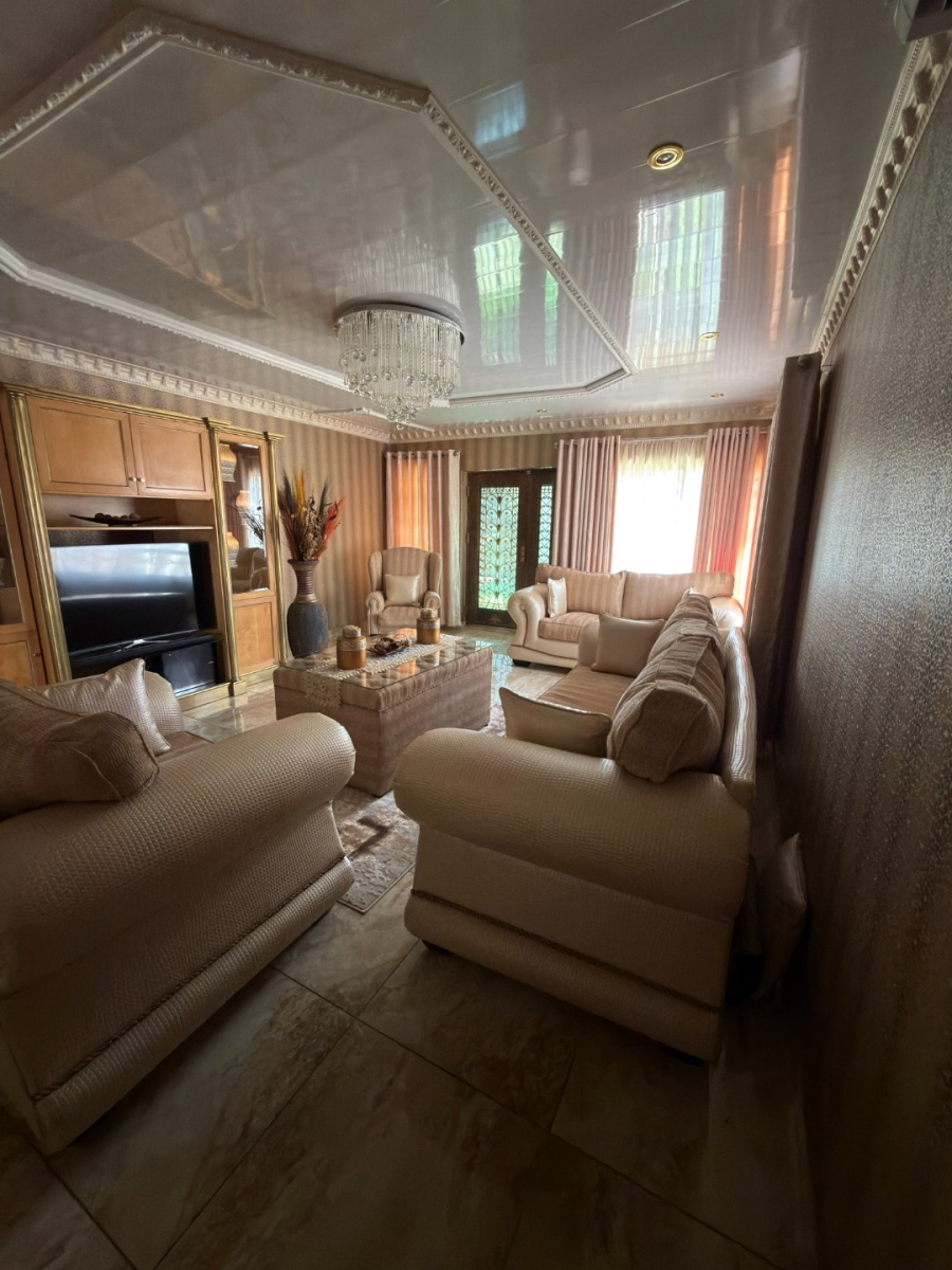 6 Bedroom Property for Sale in Kocksoord Gauteng