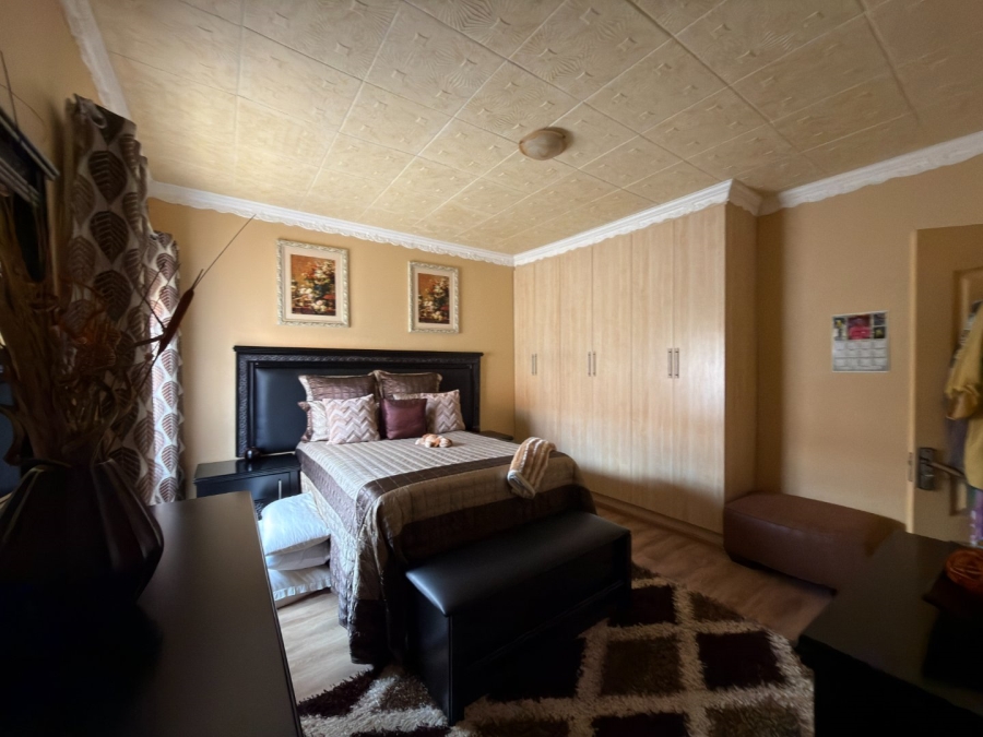 6 Bedroom Property for Sale in Kocksoord Gauteng