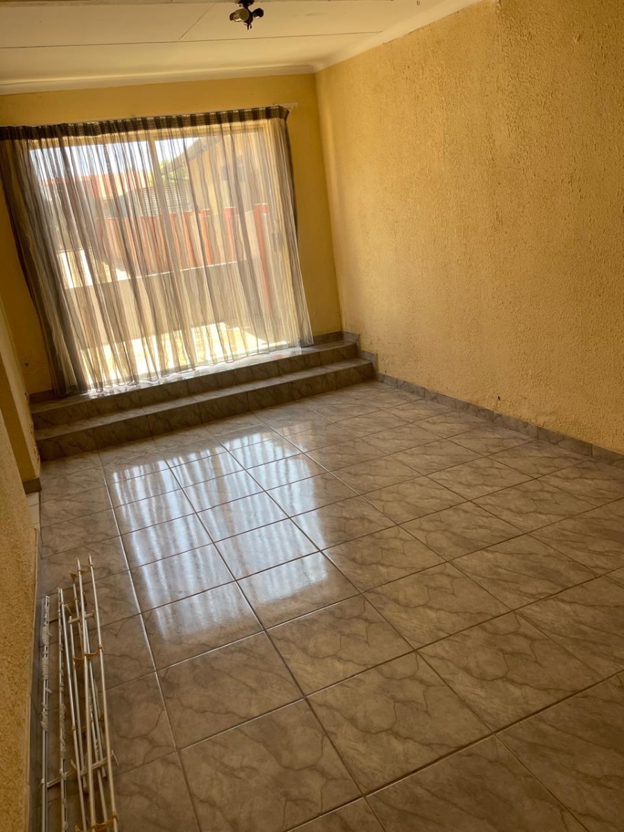 6 Bedroom Property for Sale in Kocksoord Gauteng