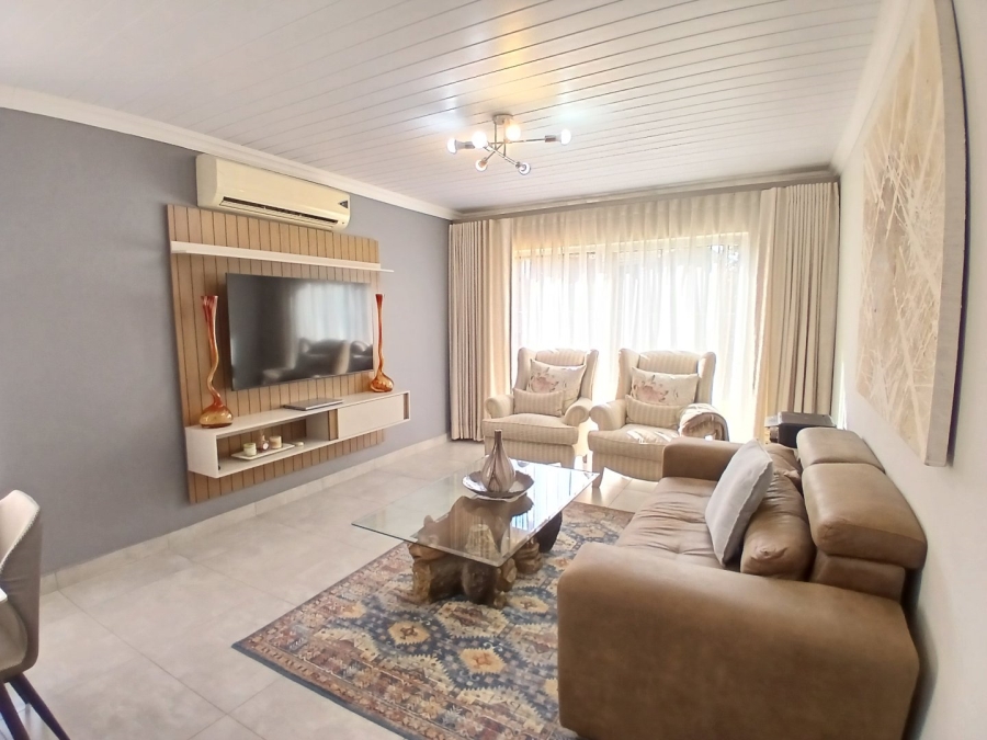 To Let 3 Bedroom Property for Rent in Heuwelsig Estate Gauteng