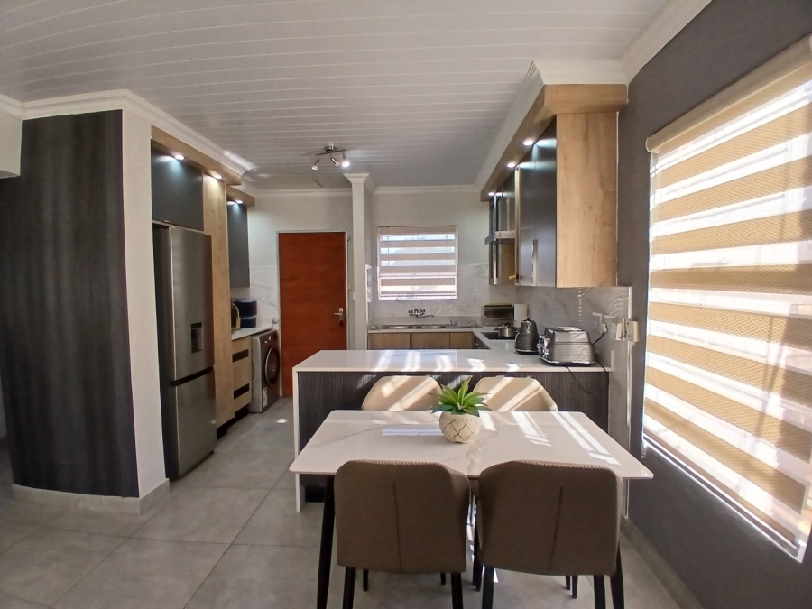 To Let 3 Bedroom Property for Rent in Heuwelsig Estate Gauteng