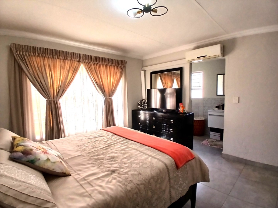 To Let 3 Bedroom Property for Rent in Heuwelsig Estate Gauteng