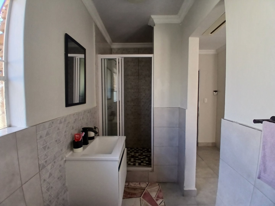 To Let 3 Bedroom Property for Rent in Heuwelsig Estate Gauteng