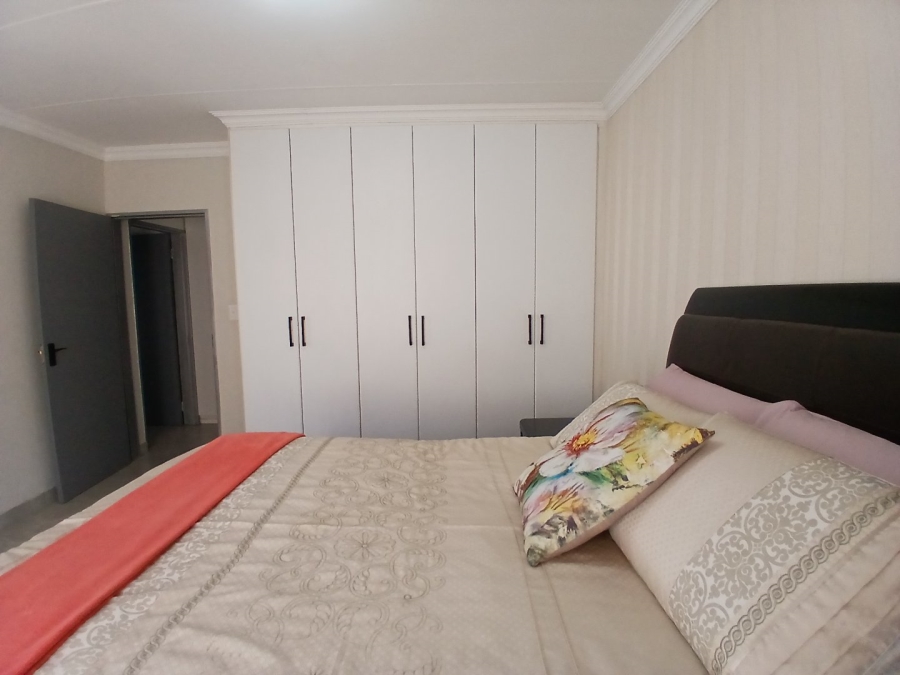 To Let 3 Bedroom Property for Rent in Heuwelsig Estate Gauteng