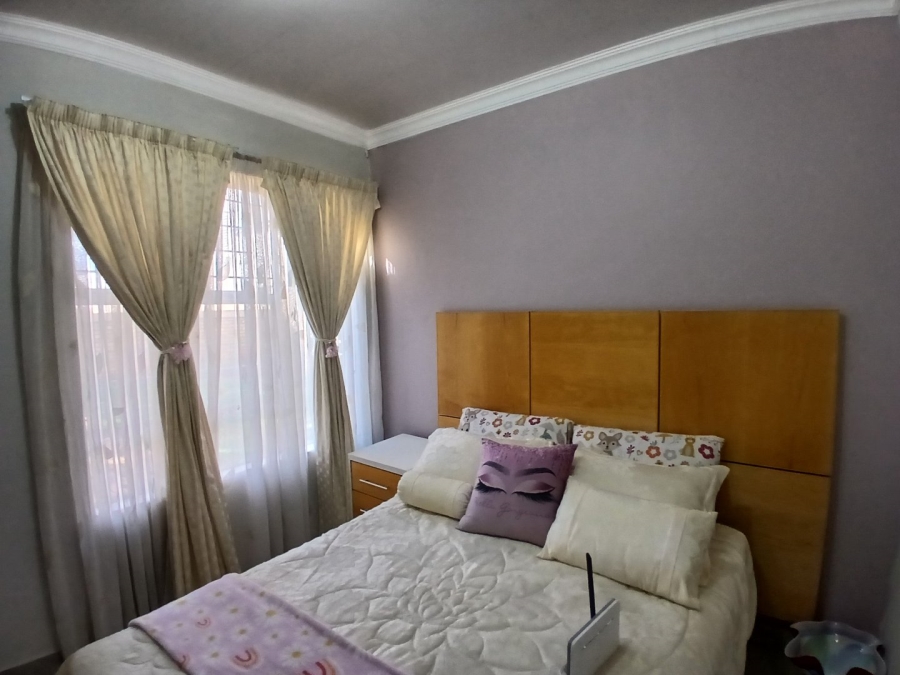 To Let 3 Bedroom Property for Rent in Heuwelsig Estate Gauteng