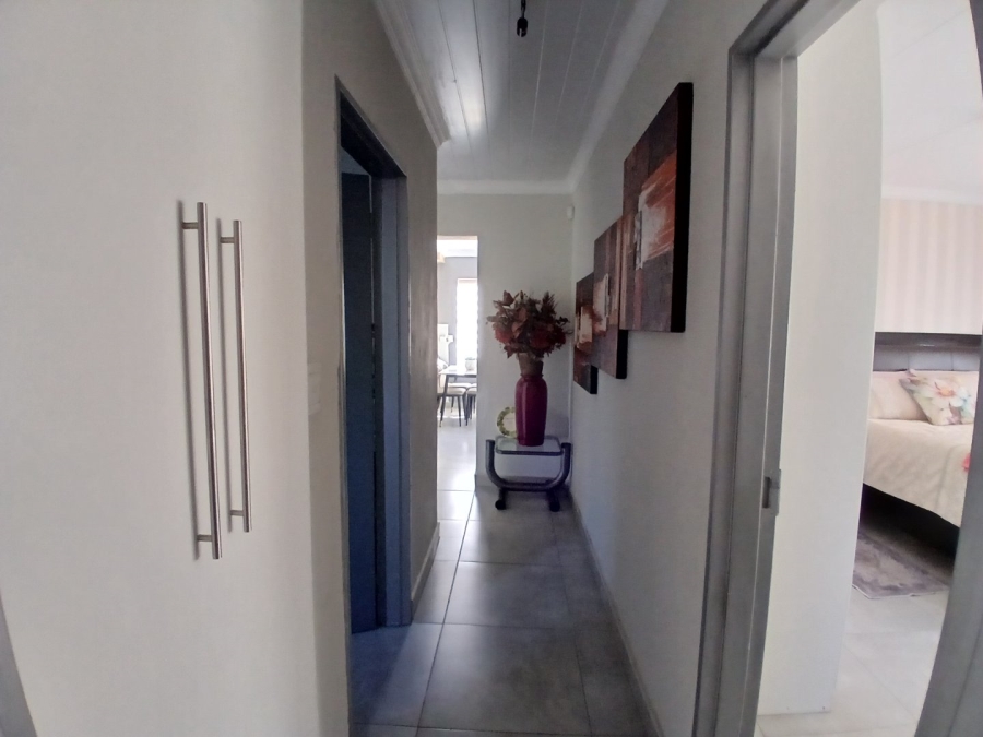 To Let 3 Bedroom Property for Rent in Heuwelsig Estate Gauteng