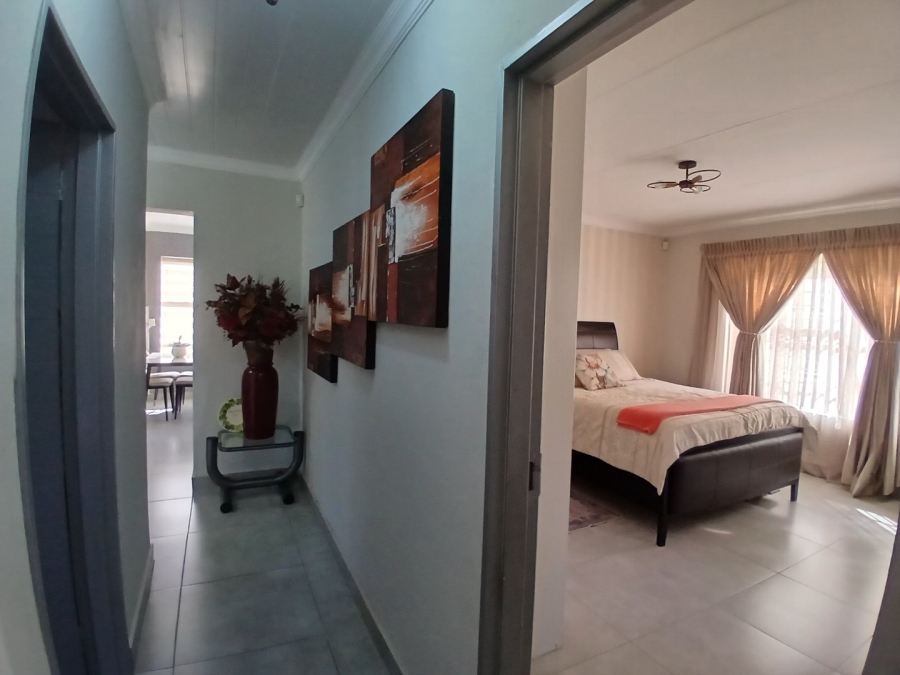 To Let 3 Bedroom Property for Rent in Heuwelsig Estate Gauteng