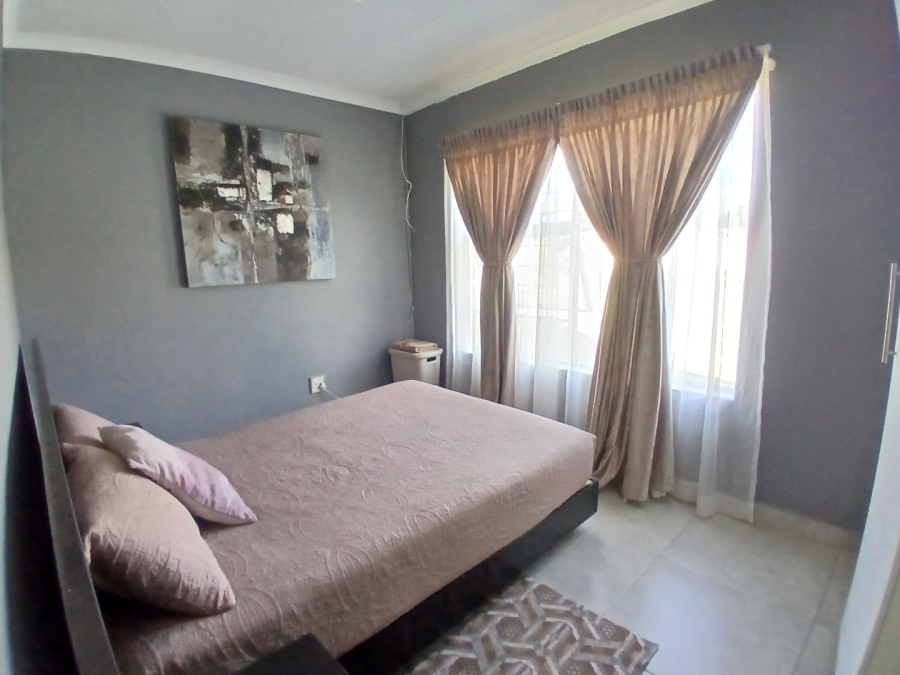 To Let 3 Bedroom Property for Rent in Heuwelsig Estate Gauteng