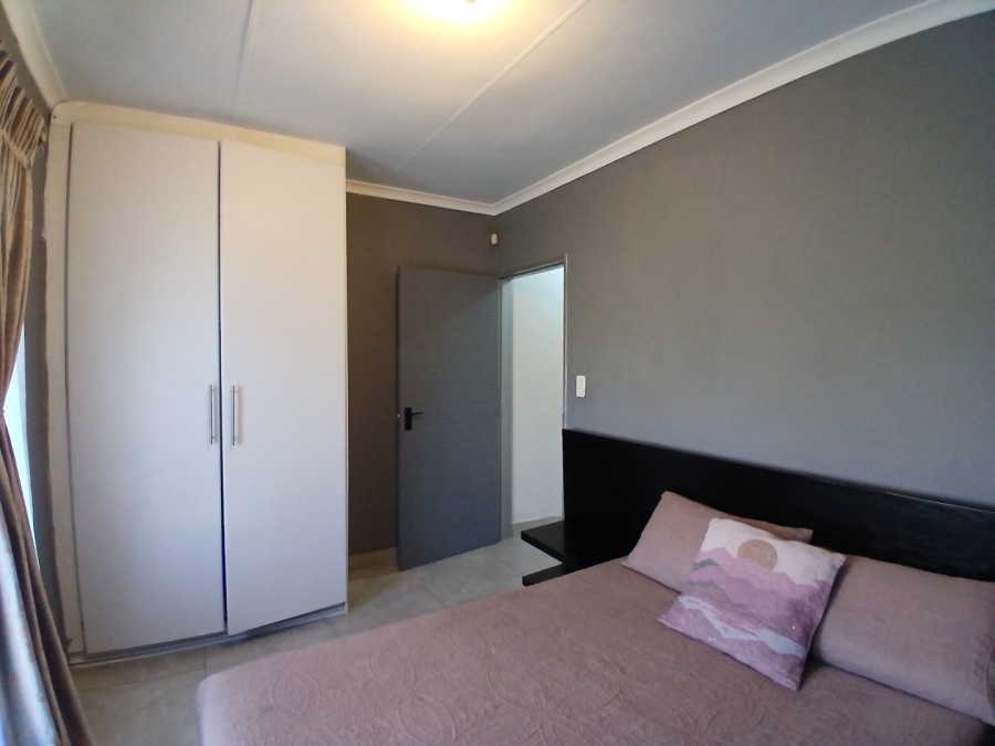 To Let 3 Bedroom Property for Rent in Heuwelsig Estate Gauteng
