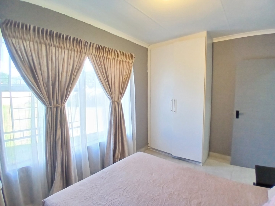 To Let 3 Bedroom Property for Rent in Heuwelsig Estate Gauteng
