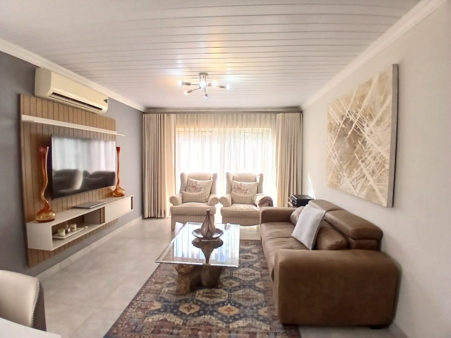 To Let 3 Bedroom Property for Rent in Heuwelsig Estate Gauteng