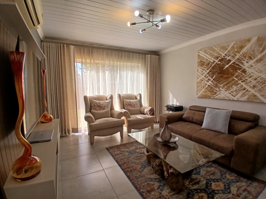 To Let 3 Bedroom Property for Rent in Heuwelsig Estate Gauteng