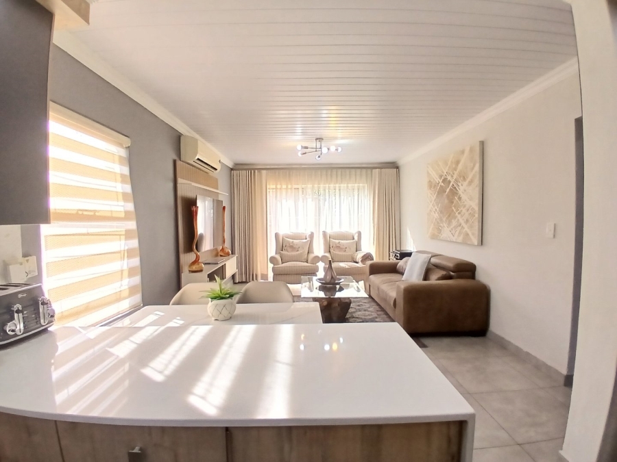 To Let 3 Bedroom Property for Rent in Heuwelsig Estate Gauteng