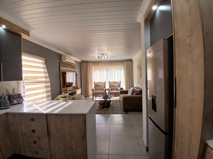 To Let 3 Bedroom Property for Rent in Heuwelsig Estate Gauteng