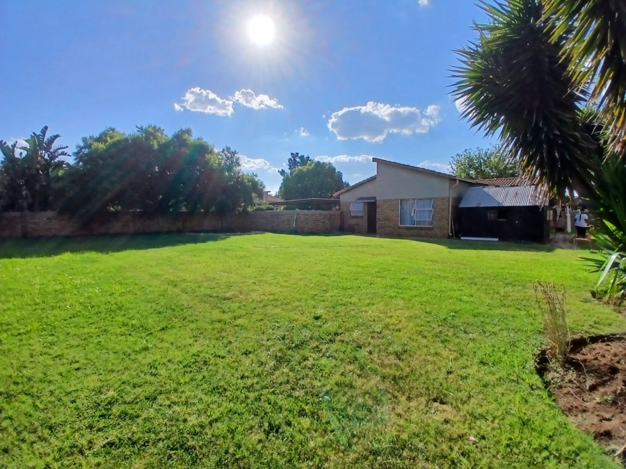 To Let 3 Bedroom Property for Rent in Heuwelsig Estate Gauteng