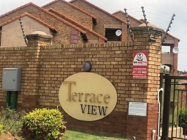 To Let 2 Bedroom Property for Rent in Noordwyk Gauteng