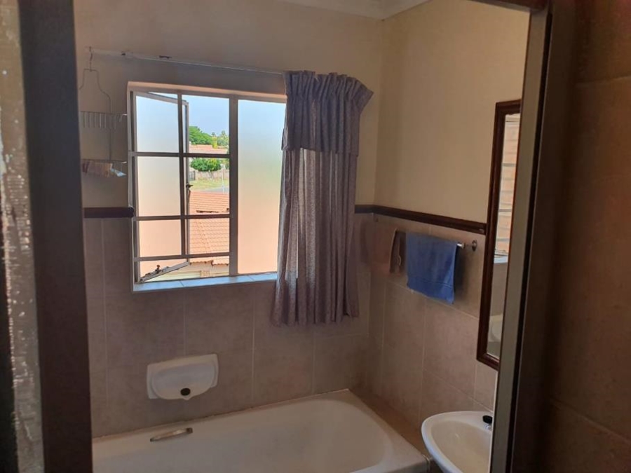 To Let 2 Bedroom Property for Rent in Noordwyk Gauteng