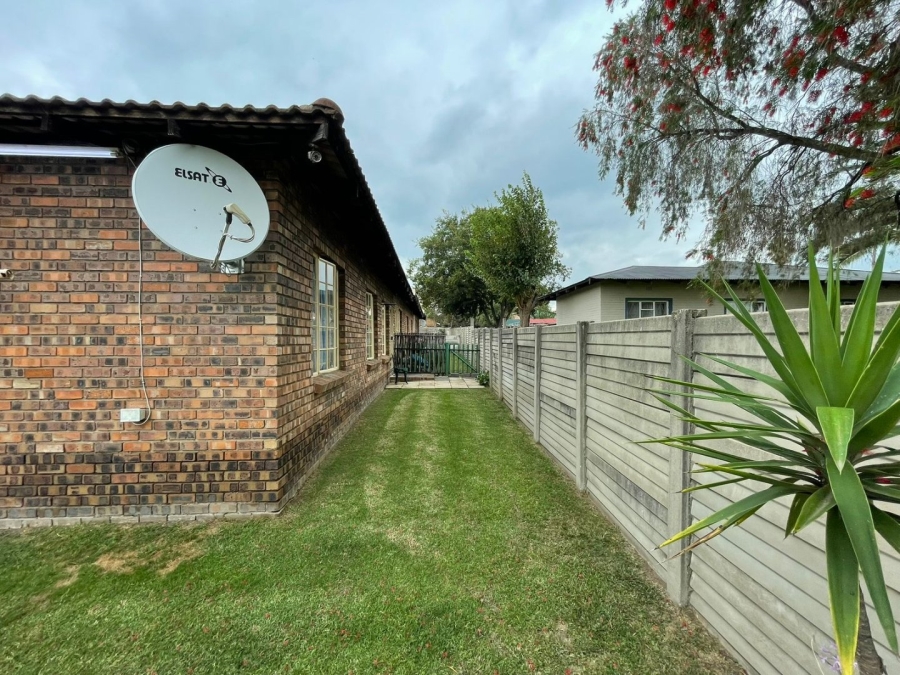 11 Bedroom Property for Sale in Noycedale Gauteng