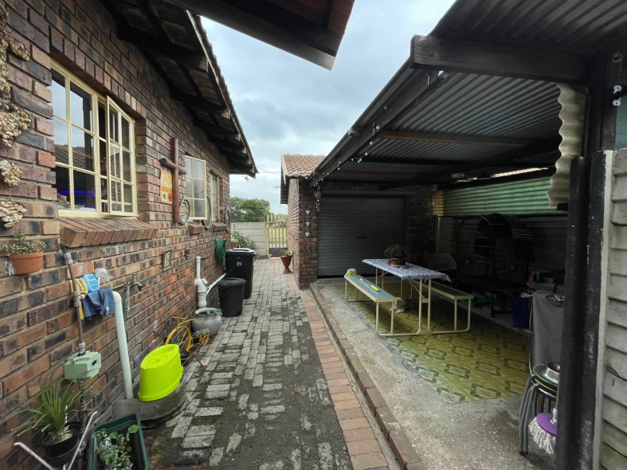 11 Bedroom Property for Sale in Noycedale Gauteng