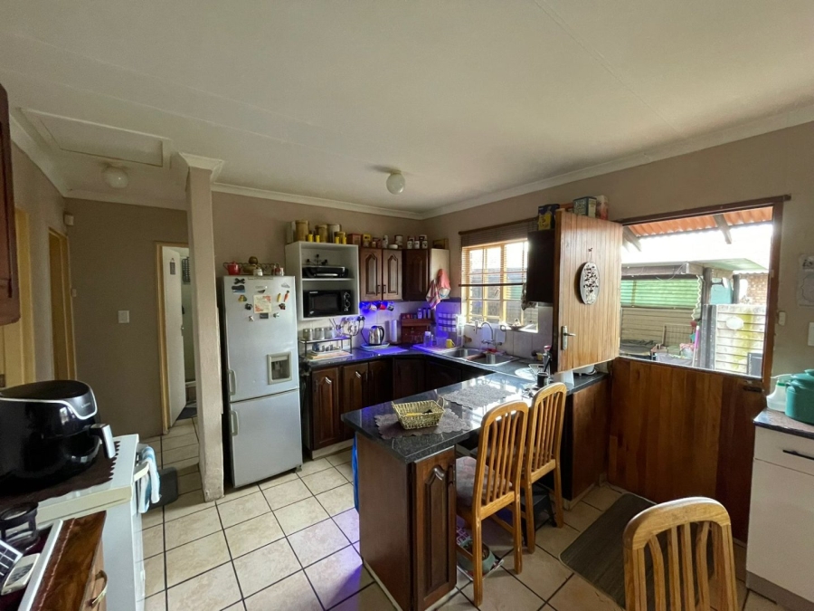 11 Bedroom Property for Sale in Noycedale Gauteng