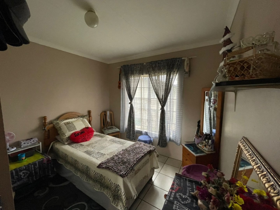 11 Bedroom Property for Sale in Noycedale Gauteng