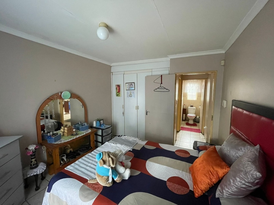 11 Bedroom Property for Sale in Noycedale Gauteng