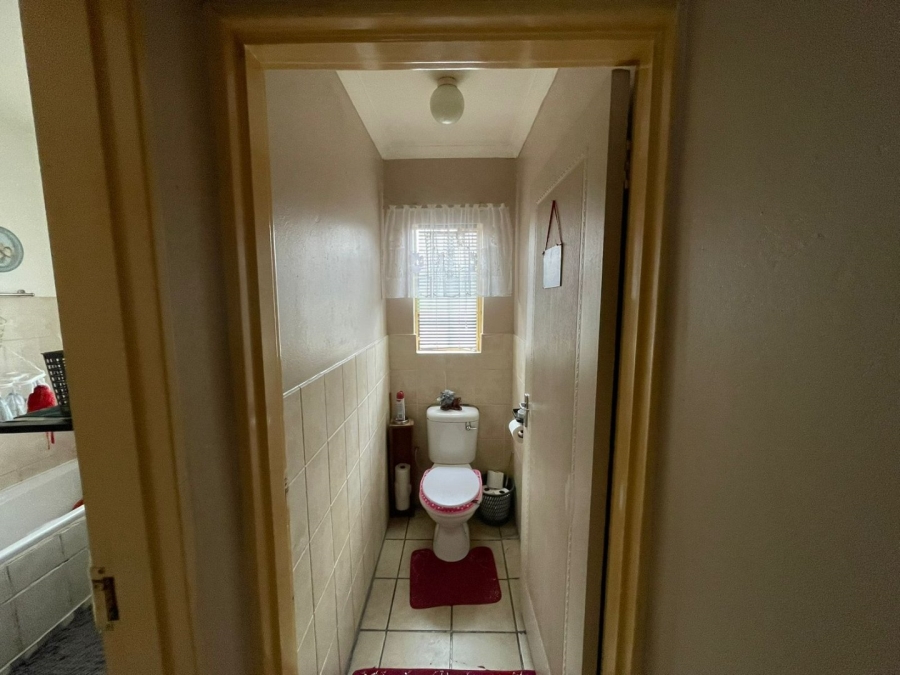 11 Bedroom Property for Sale in Noycedale Gauteng