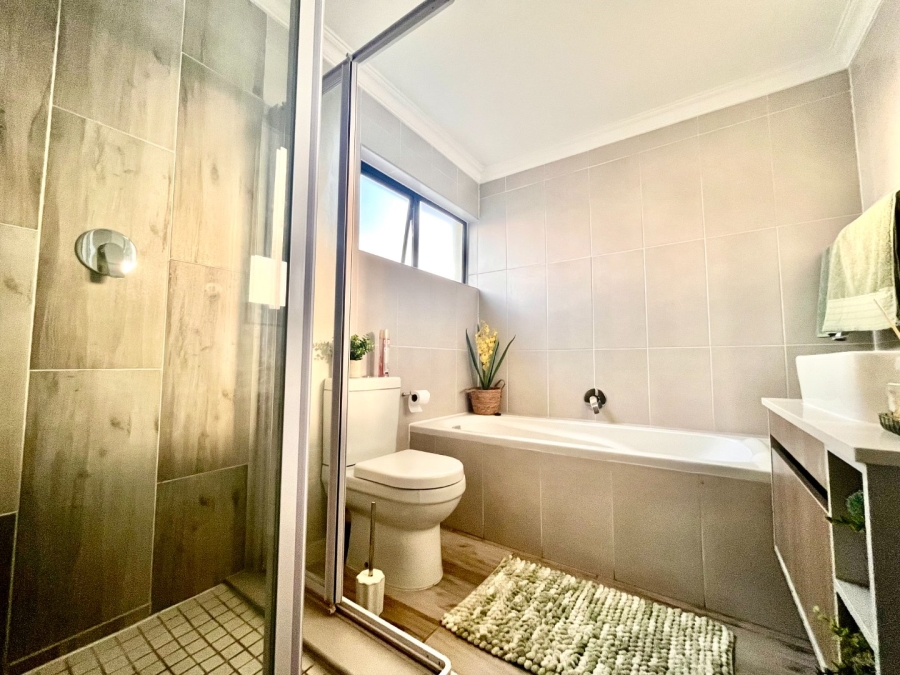 2 Bedroom Property for Sale in Carlswald Gauteng