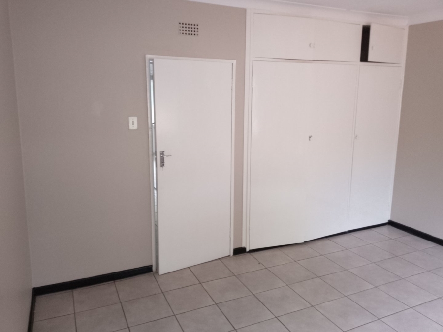  Bedroom Property for Sale in Windsor East Gauteng