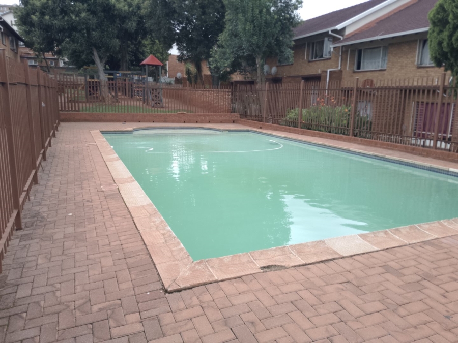  Bedroom Property for Sale in Windsor East Gauteng