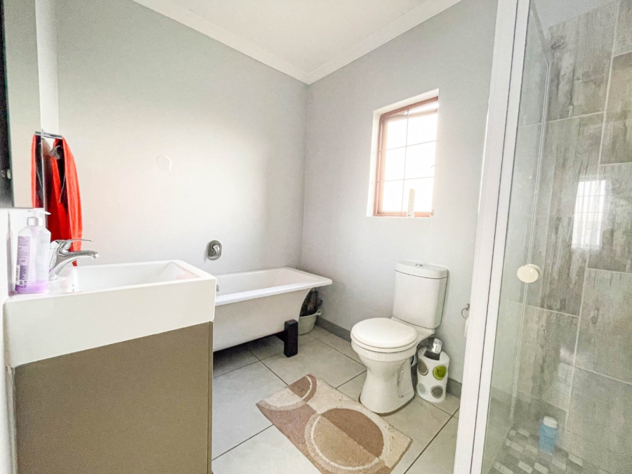 To Let 1 Bedroom Property for Rent in Blue Hills AH Gauteng