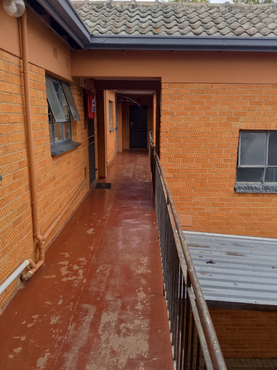 1 Bedroom Property for Sale in Windsor East Gauteng
