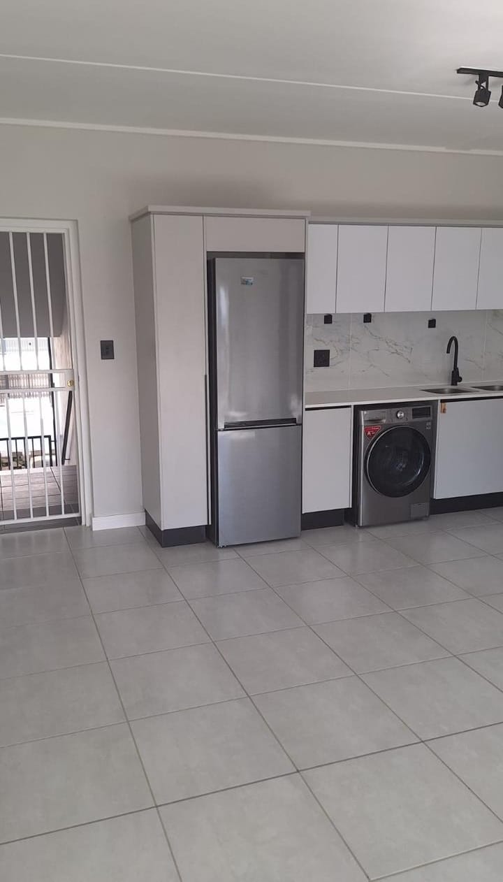 To Let 2 Bedroom Property for Rent in Crowthorne AH Gauteng