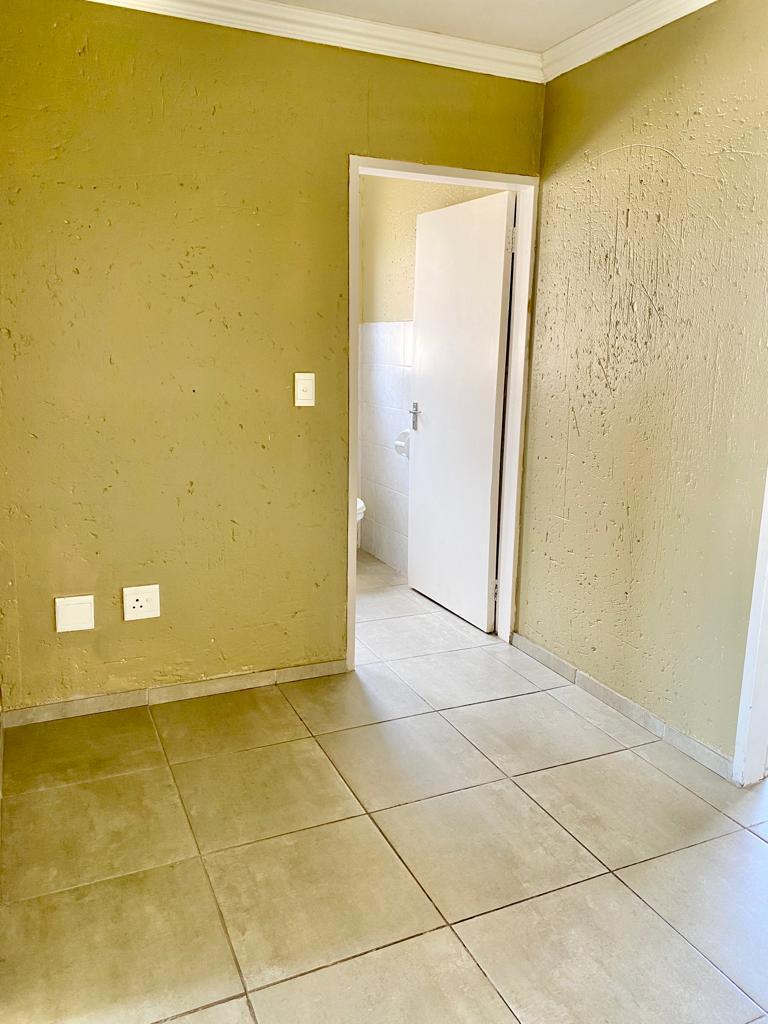2 Bedroom Property for Sale in Sonneveld Gauteng