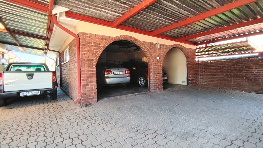 4 Bedroom Property for Sale in Vanderbijlpark SE 2 Gauteng