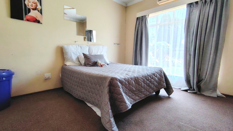 4 Bedroom Property for Sale in Vanderbijlpark SE 2 Gauteng