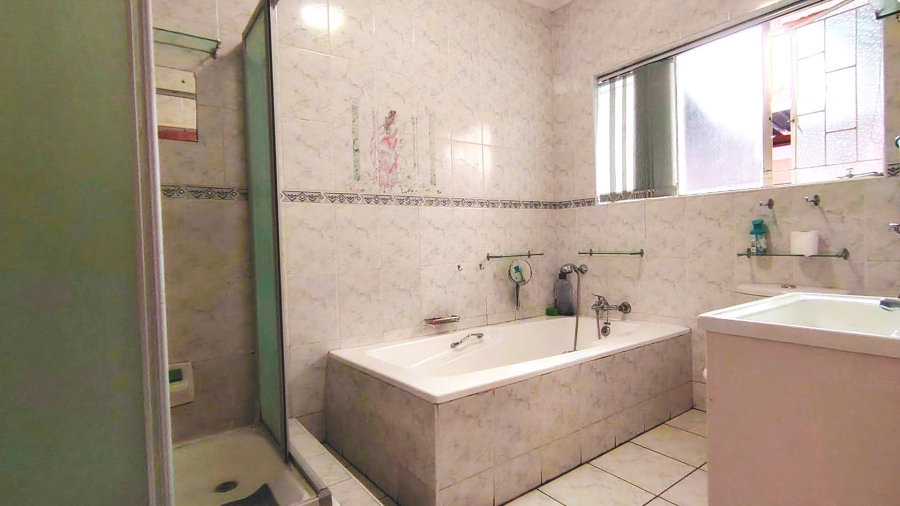 4 Bedroom Property for Sale in Vanderbijlpark SE 2 Gauteng