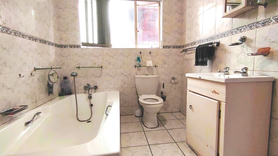 4 Bedroom Property for Sale in Vanderbijlpark SE 2 Gauteng