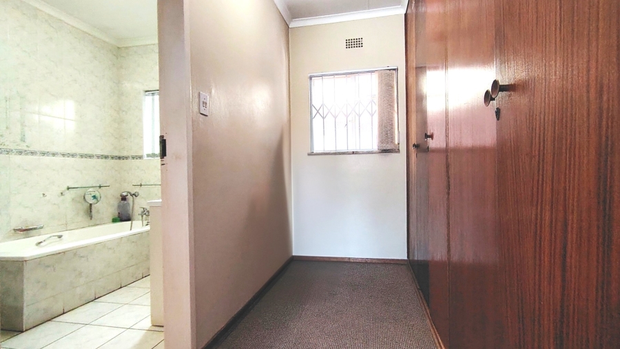 4 Bedroom Property for Sale in Vanderbijlpark SE 2 Gauteng