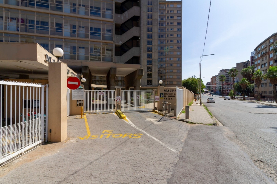 1 Bedroom Property for Sale in Parktown Gauteng