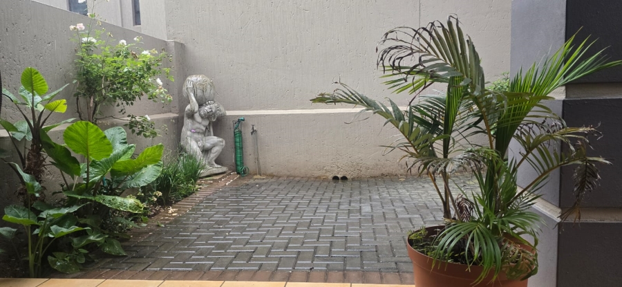 1 Bedroom Property for Sale in Waverley Gauteng