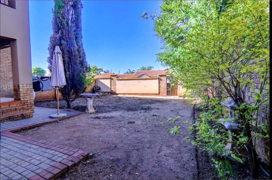 2 Bedroom Property for Sale in Eco Park Gauteng