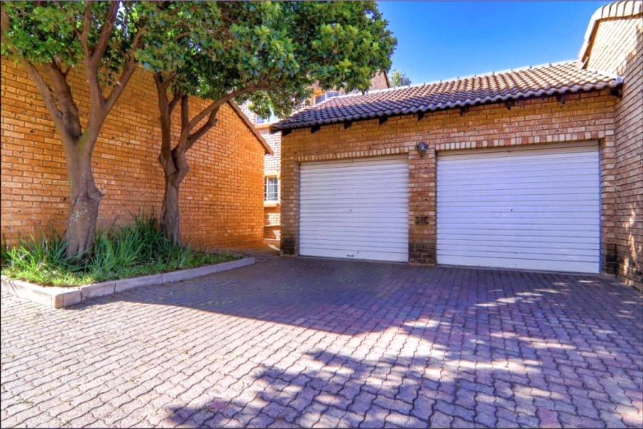 2 Bedroom Property for Sale in Eco Park Gauteng