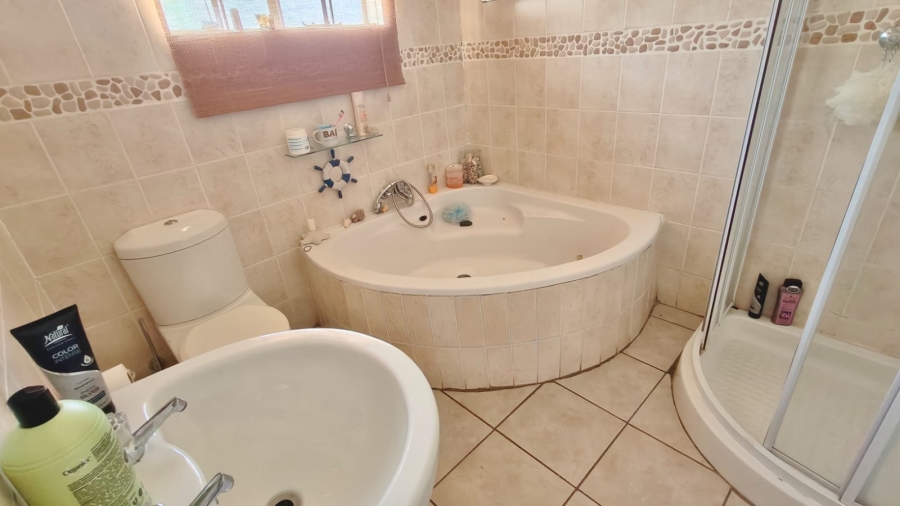 4 Bedroom Property for Sale in Vaal Marina Gauteng