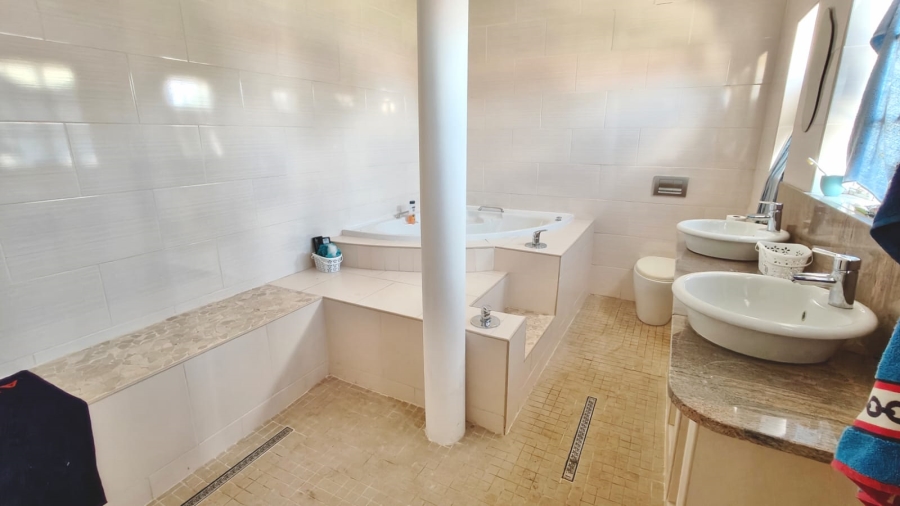 4 Bedroom Property for Sale in Vaal Marina Gauteng