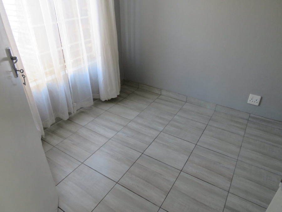 2 Bedroom Property for Sale in Andeon Gauteng
